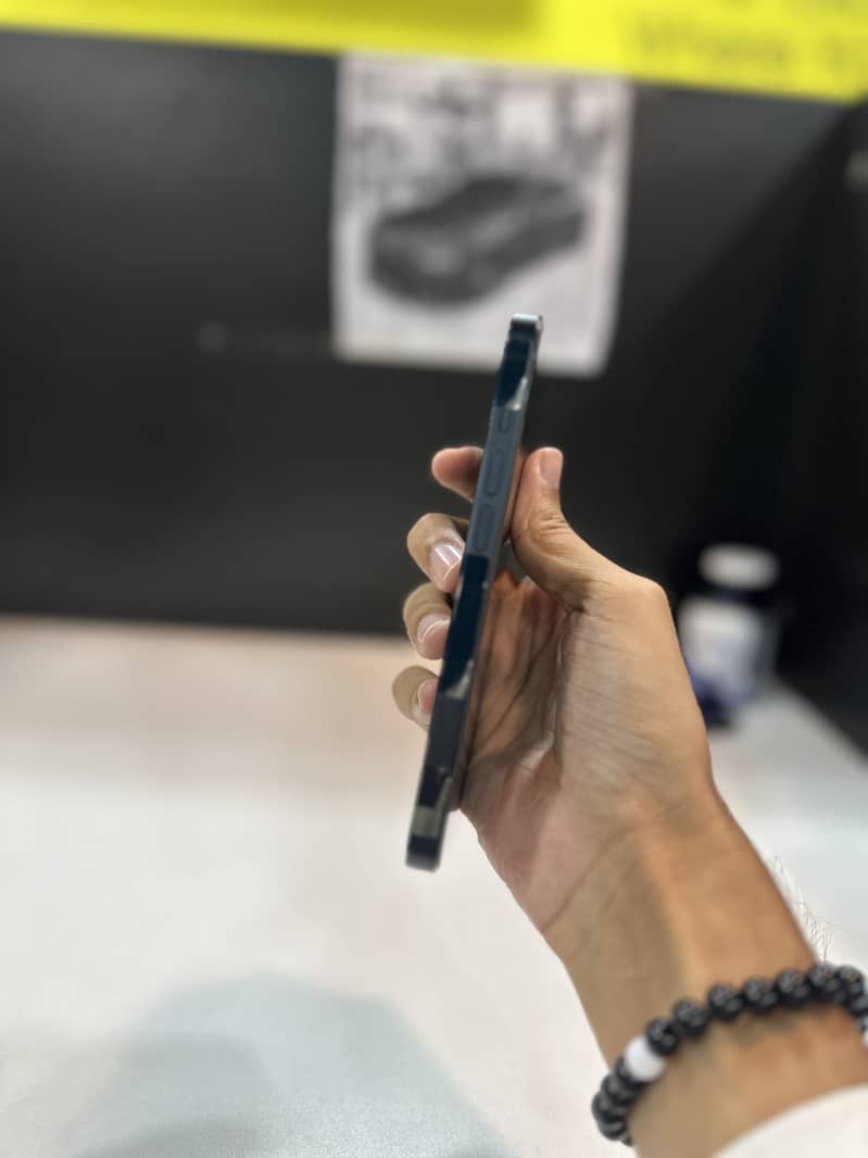 Apple iPhone 14 4