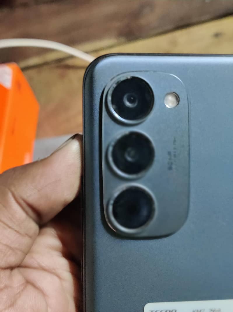 Tecno Spark 40 pro plus 4