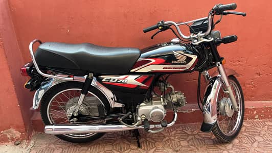 10/10 color black copy clear number laga howa hai