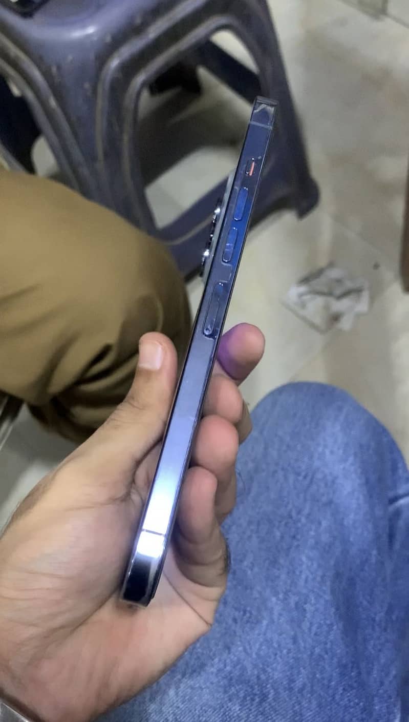 Apple iPhone 13 Pro Max 4