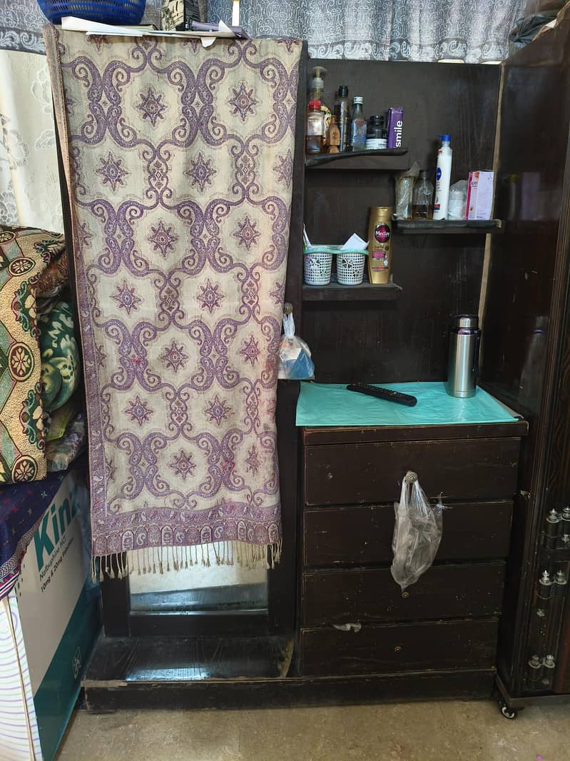 2 dressing table 4 said table 2