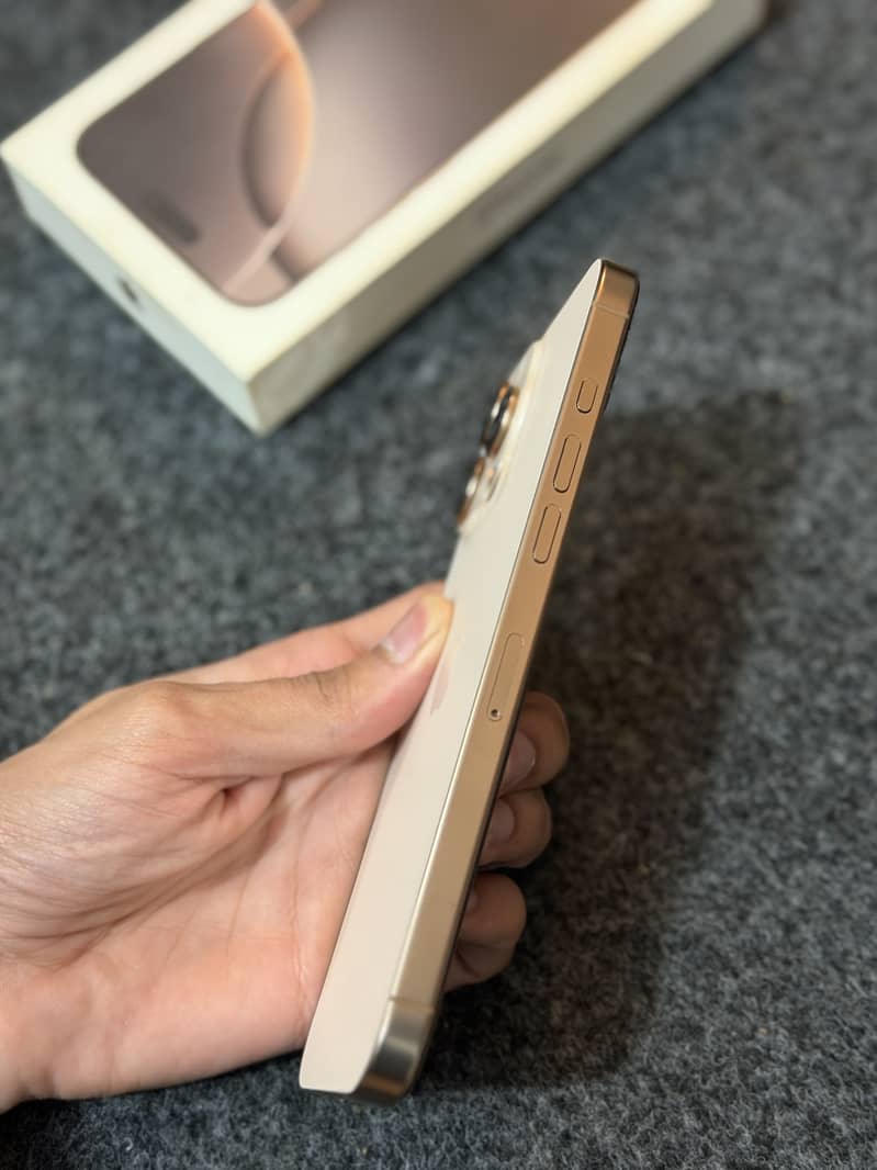 Apple iPhone 16 Pro Max 6
