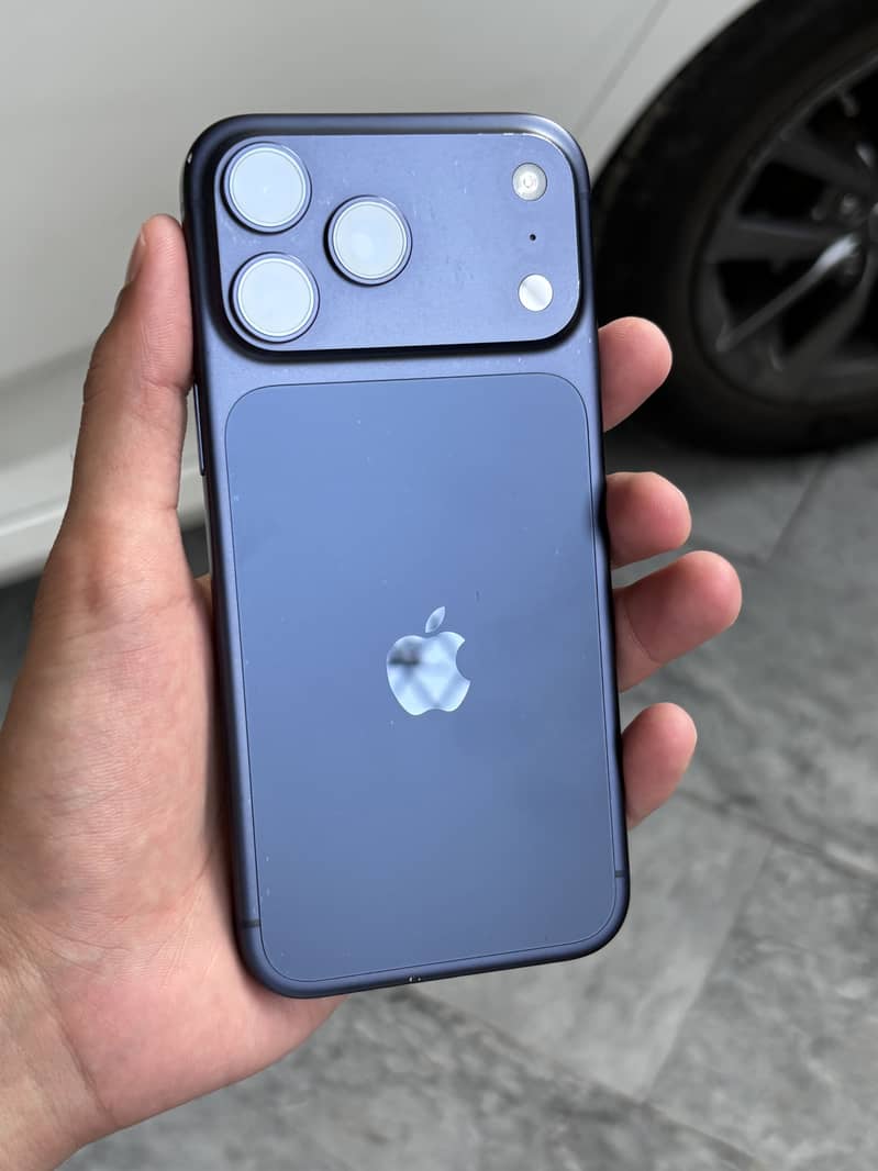 iPhone 17 Pro Max with box 1