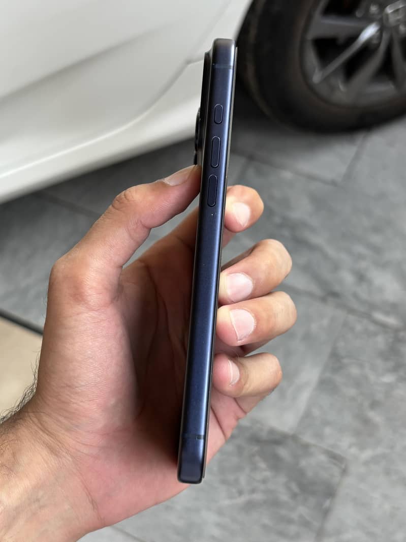 iPhone 17 Pro Max with box 4