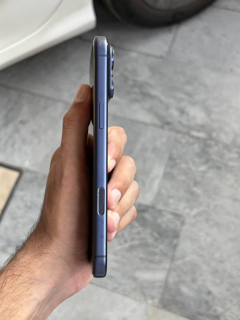 iPhone 17 Pro Max with box 6