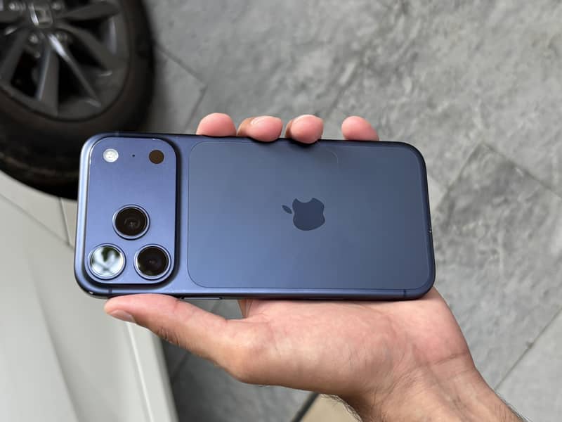 iPhone 17 Pro Max with box 8