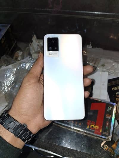 Vivo V21