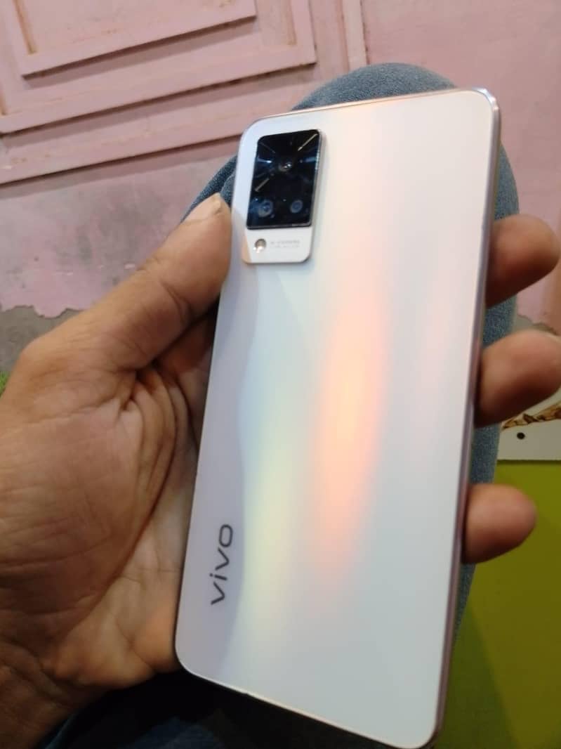 Vivo V21 1