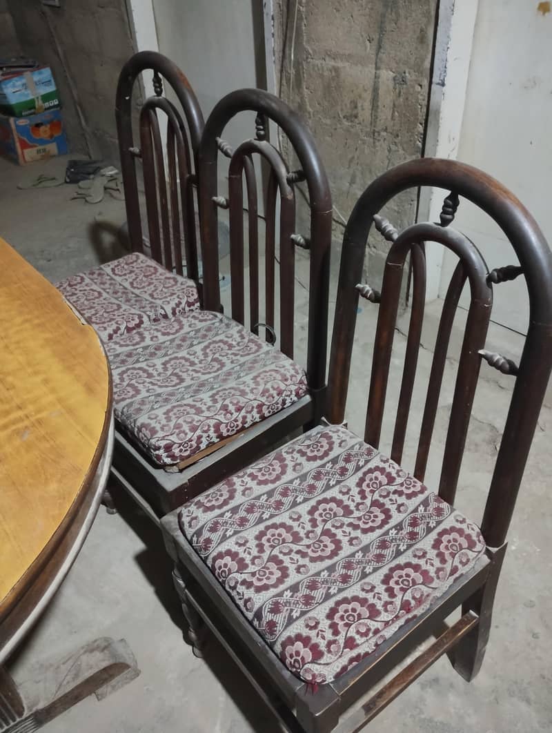 05 chairs 2