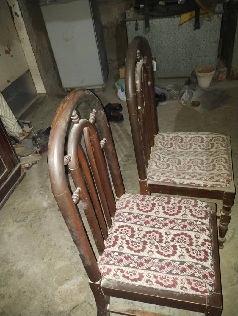 05 chairs 3