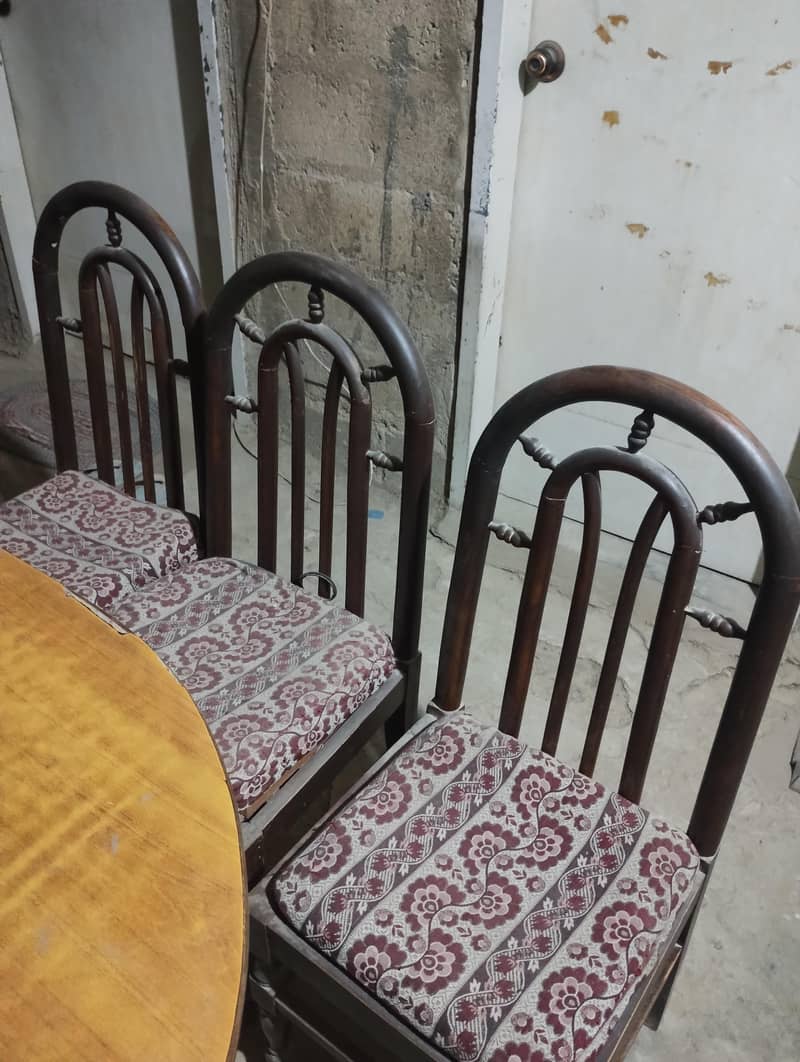 05 chairs 4