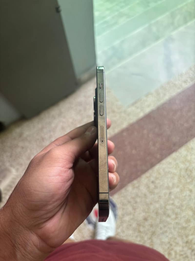 Apple iPhone 13 Pro 3