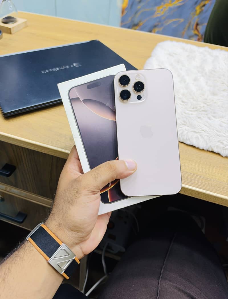 Apple iPhone 16 Pro Max 0