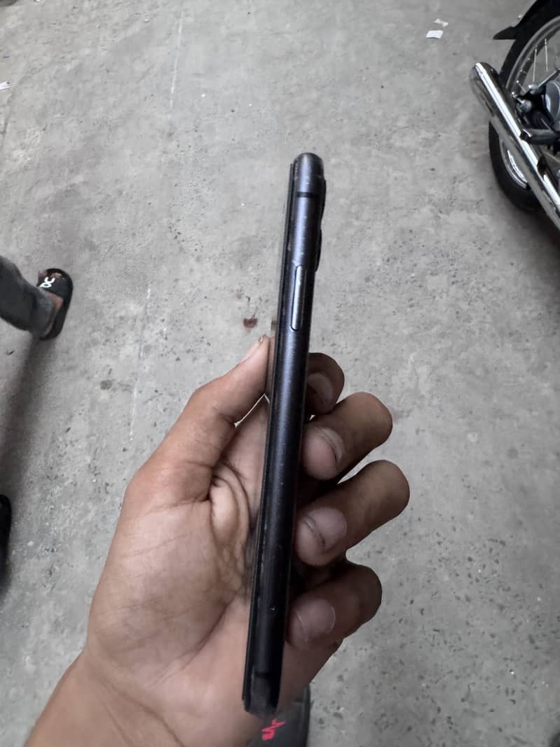 Apple iPhone 11 0
