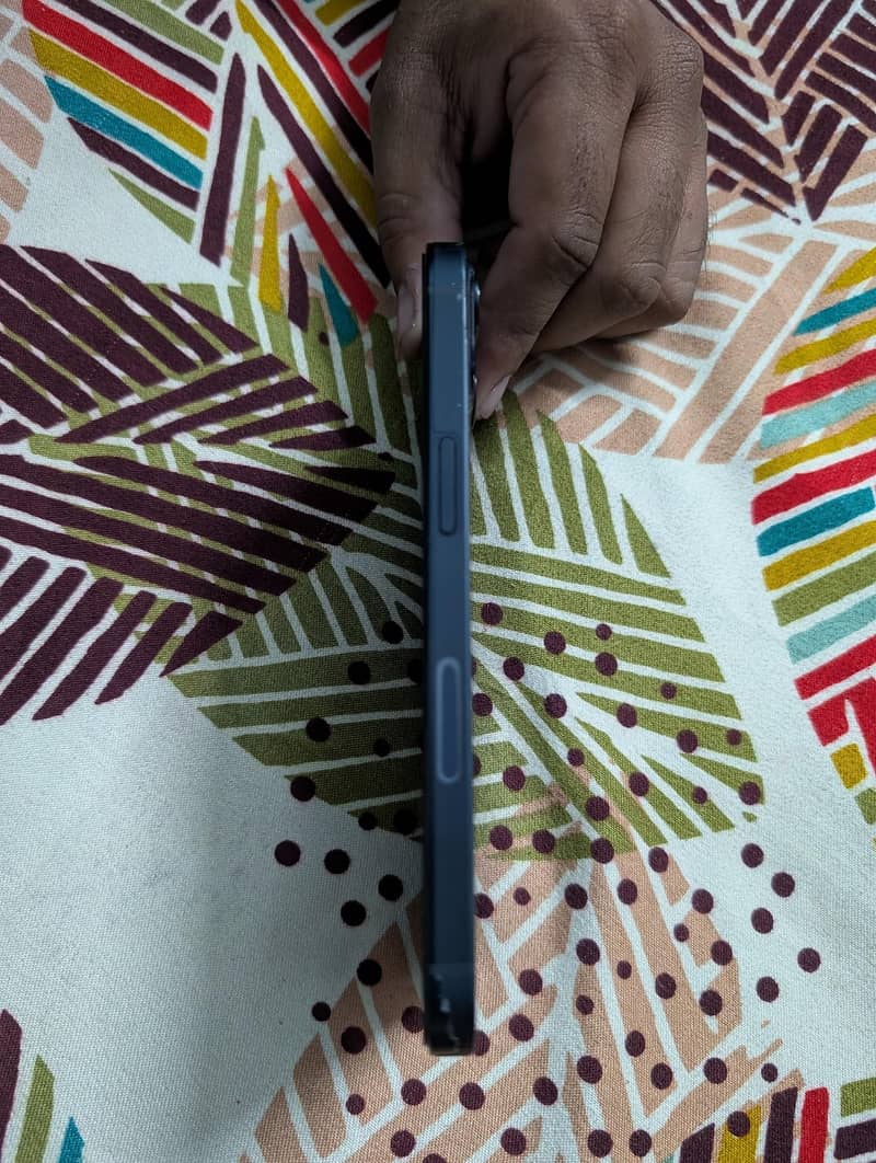 Apple iPhone 13 1