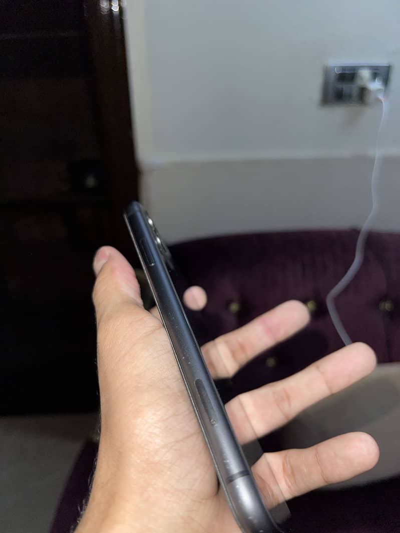 Apple iPhone 11 3