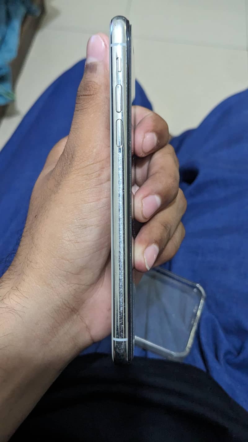 Apple iPhone XS 3