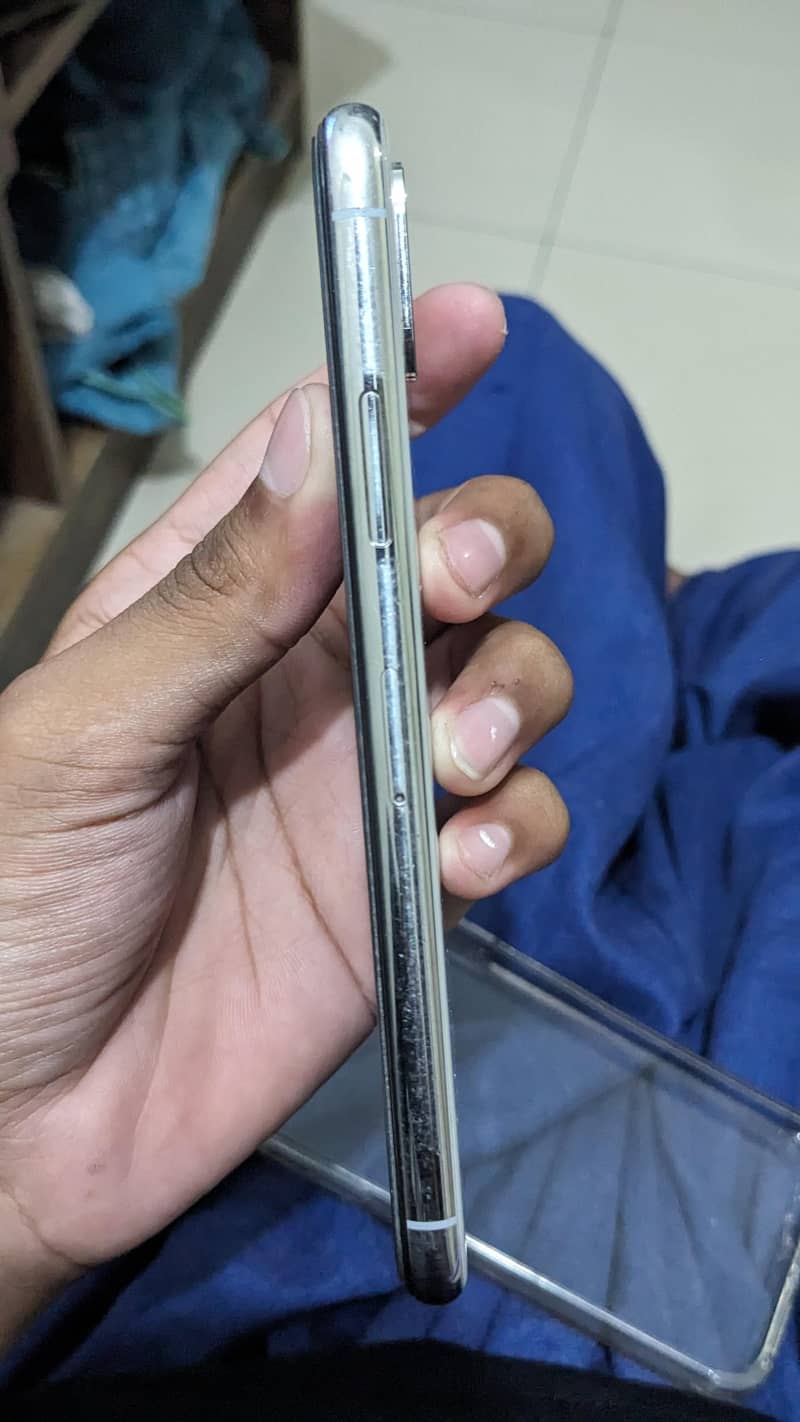 Apple iPhone XS 5