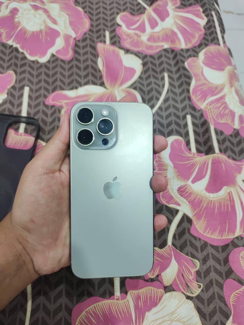 Apple iPhone 16 Pro Max 0