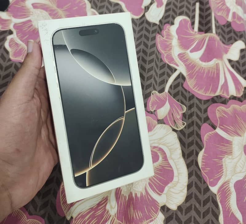 Apple iPhone 16 Pro Max 4