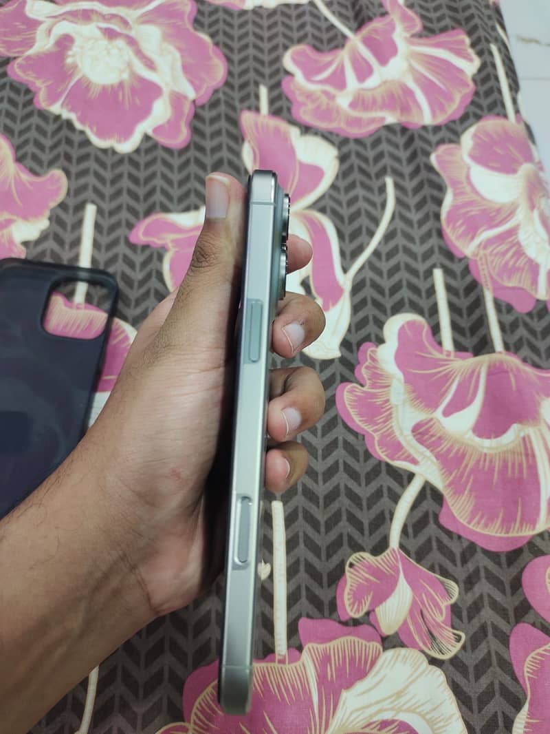 Apple iPhone 16 Pro Max 5