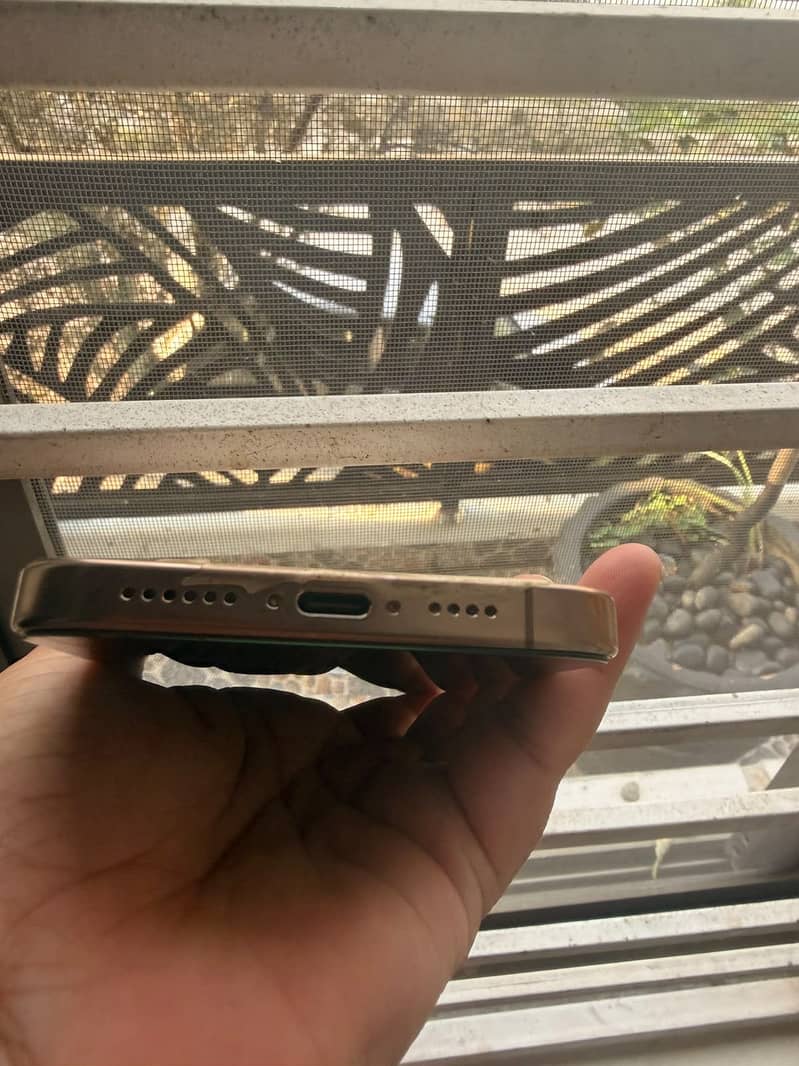 Apple iPhone 16 Pro Max 5