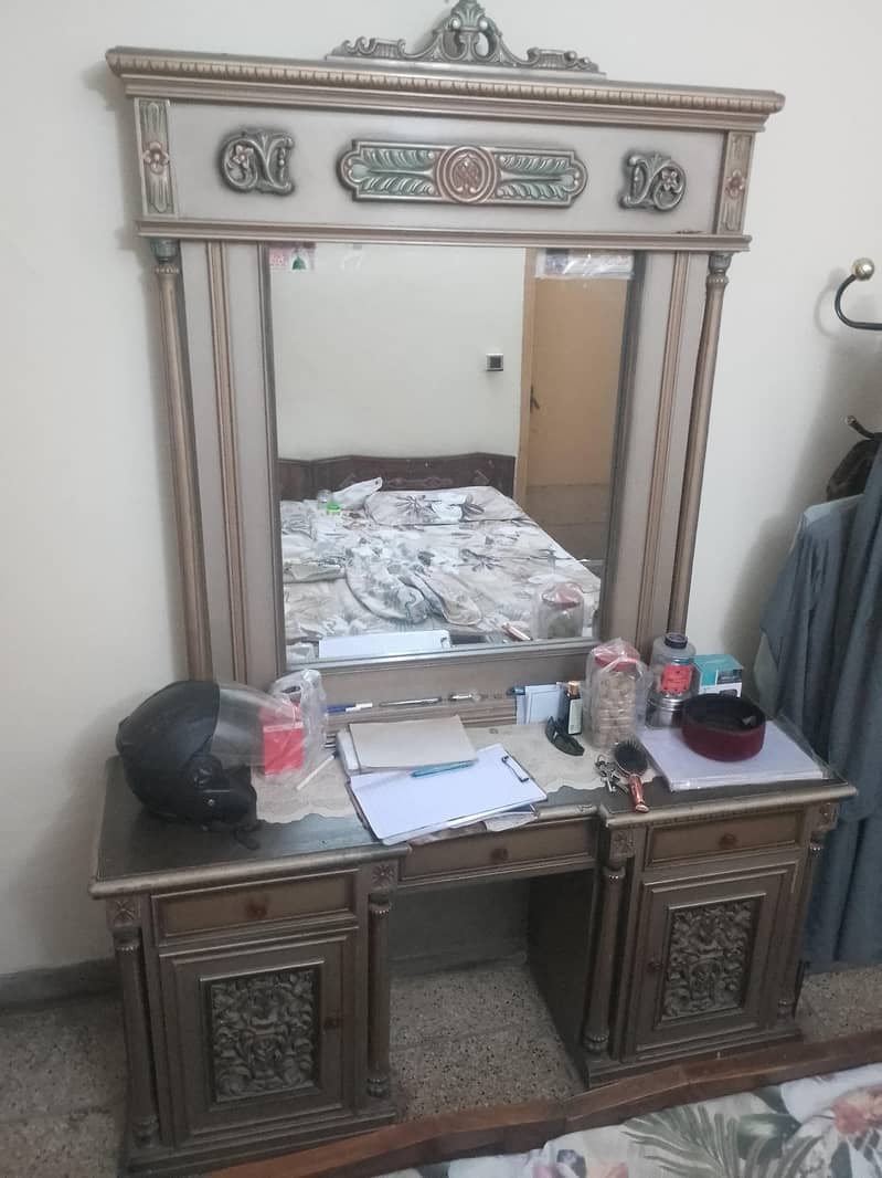 dressing table 0