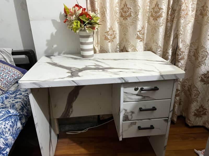 study table 0