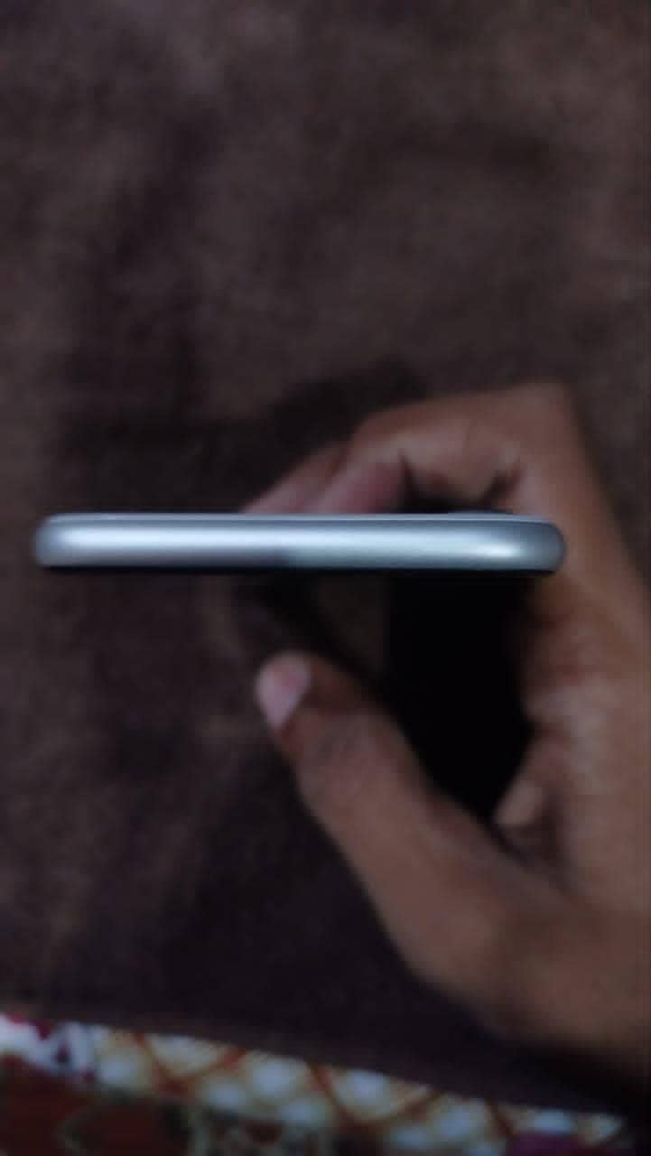 iPhone SE 2 5