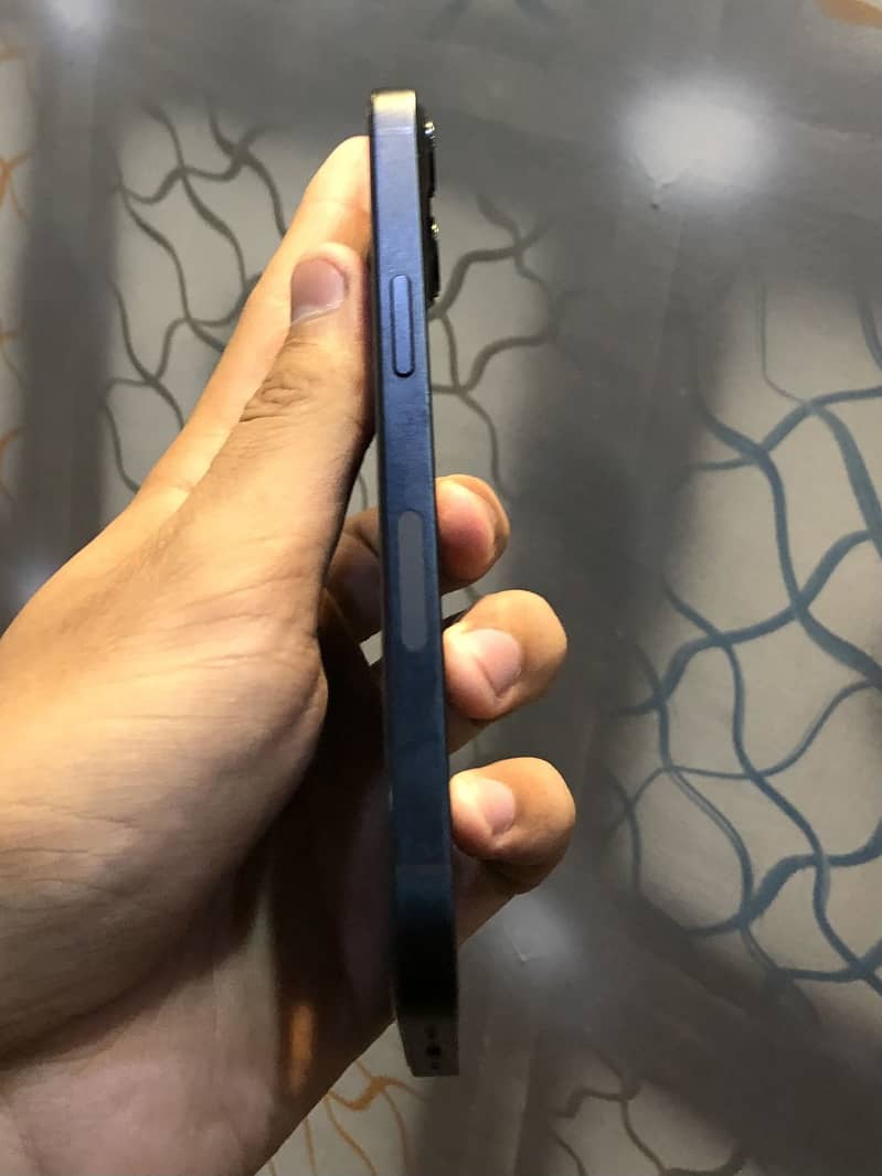 Apple iPhone 13 4