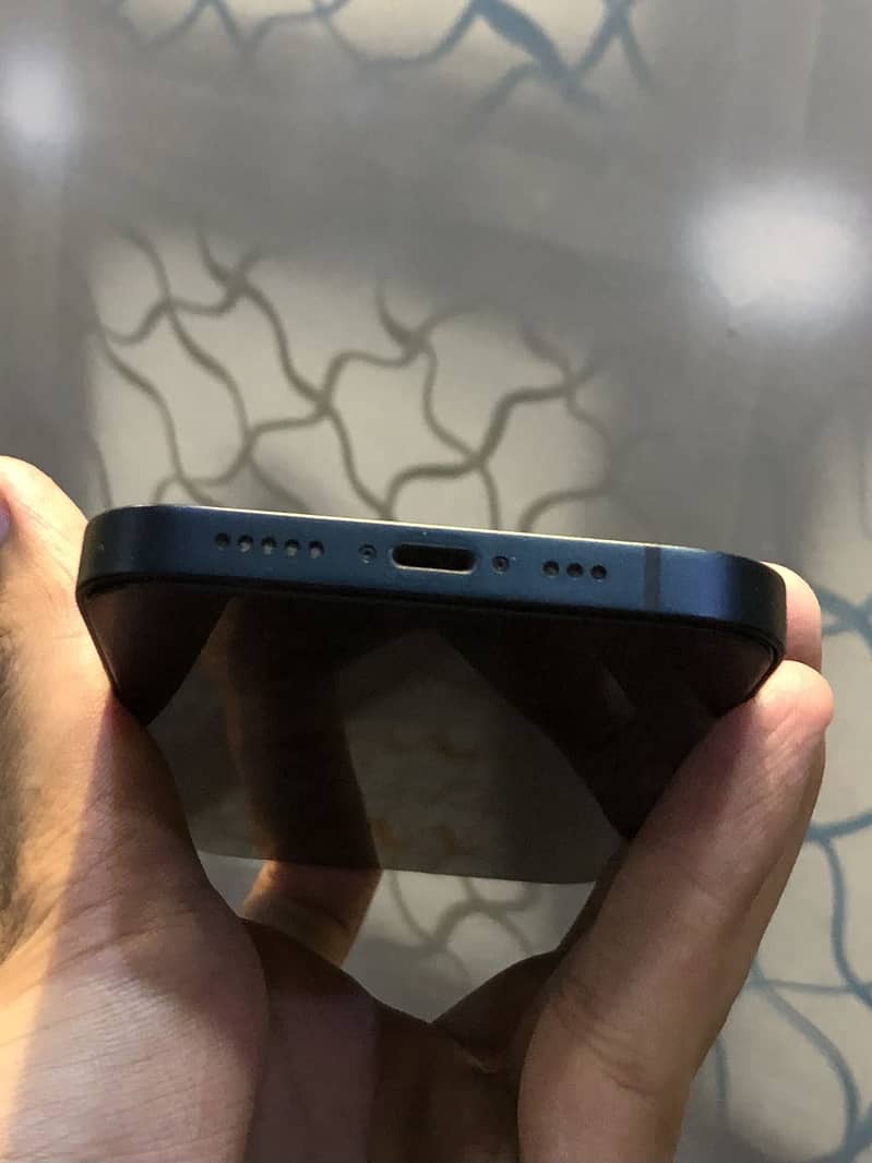Apple iPhone 13 5