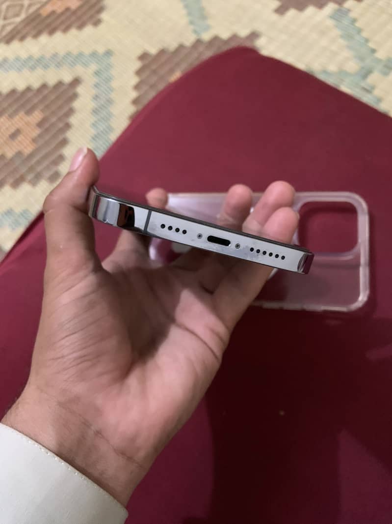 Apple iPhone 13 Pro Max 3