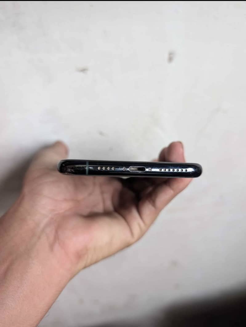 Apple iPhone 11 Pro Max 1