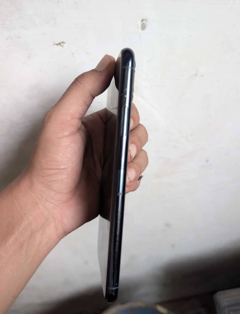 Apple iPhone 11 Pro Max 4