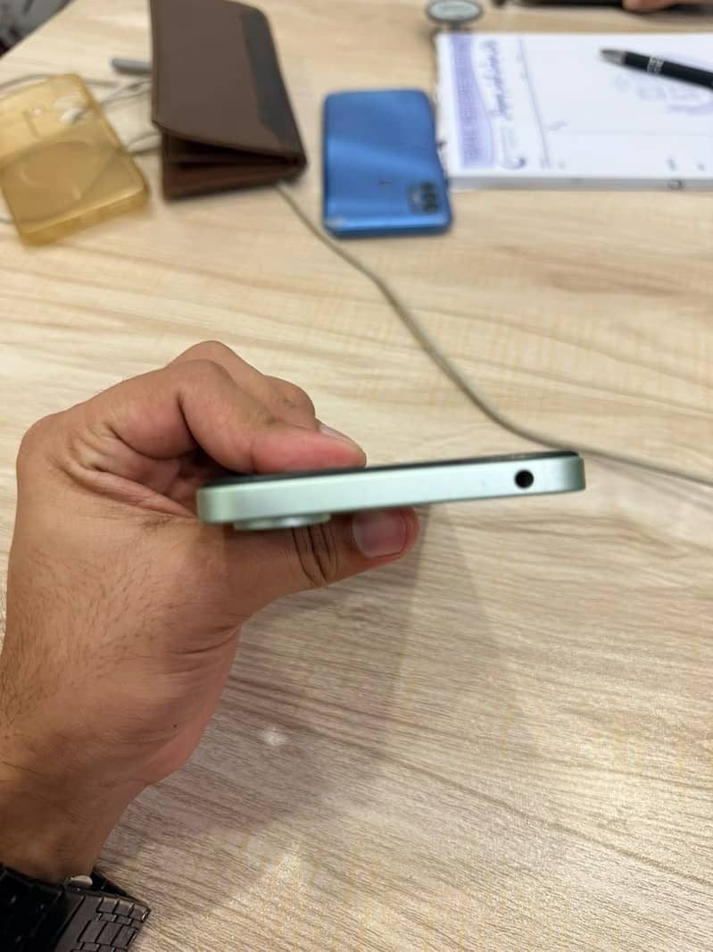Realme 13 4