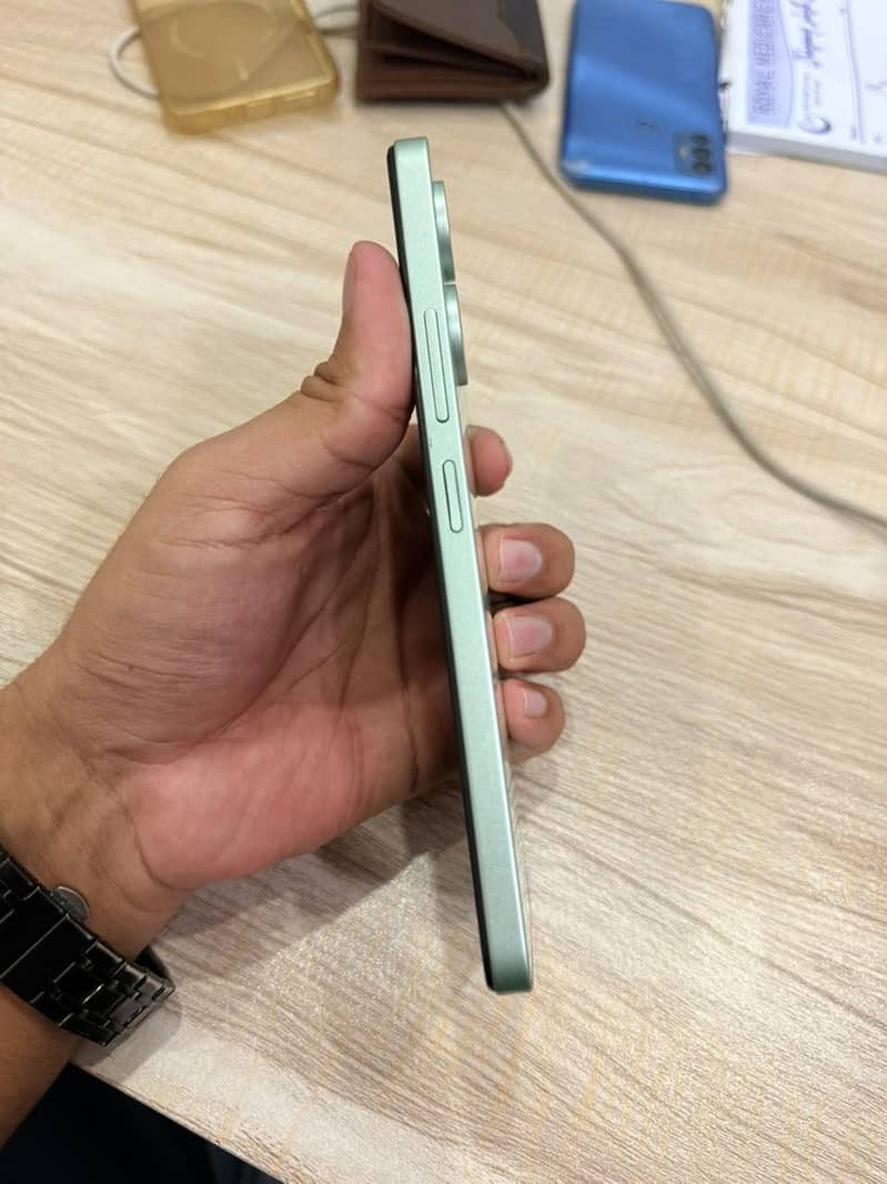 Realme 13 6