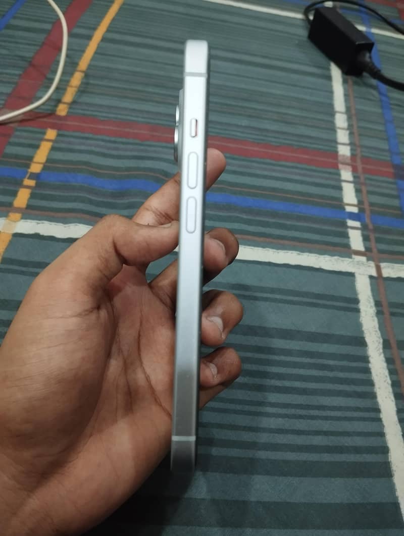 Apple iPhone 15 3