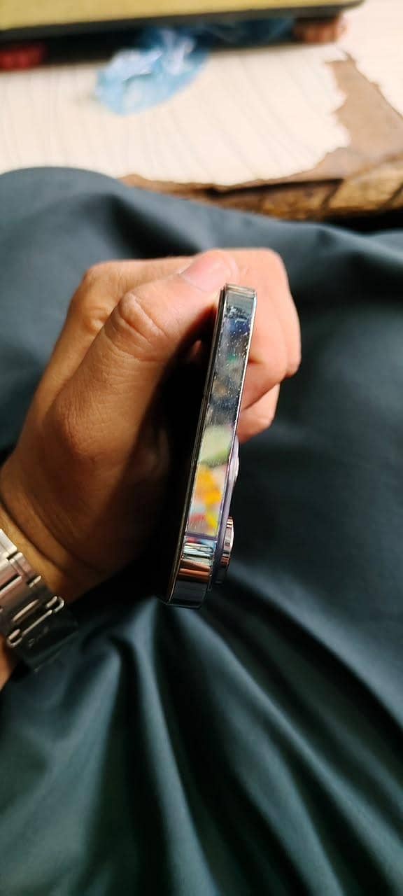 Apple iPhone 14 Pro Max 1