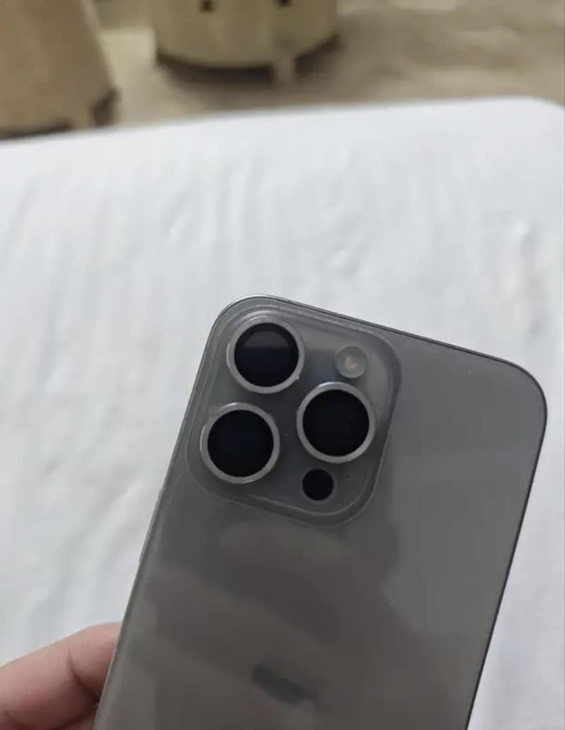 Apple iPhone 15 Pro Max 3