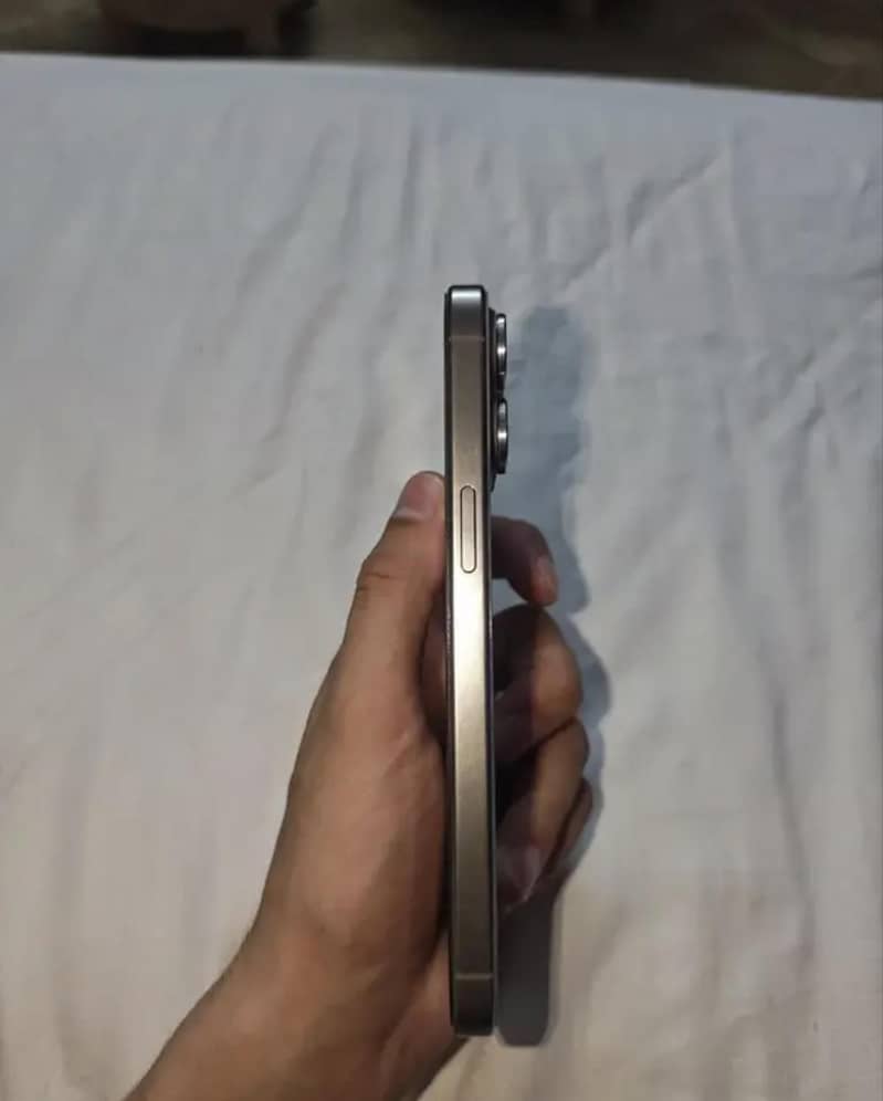 Apple iPhone 15 Pro Max 6