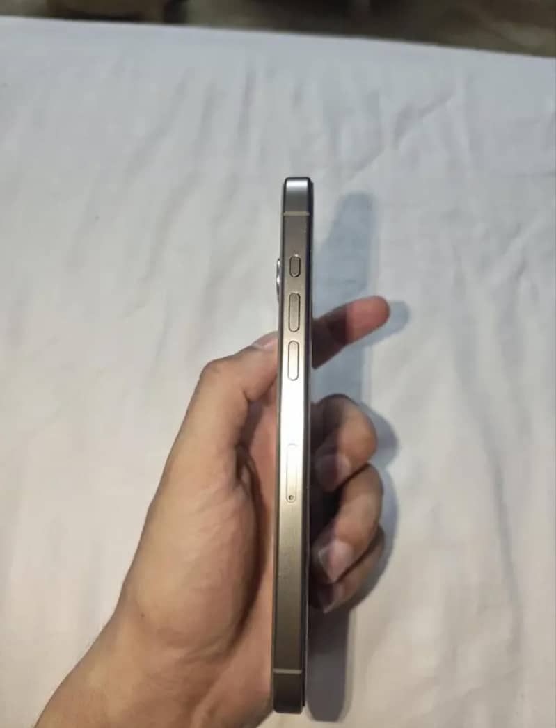 Apple iPhone 15 Pro Max 7
