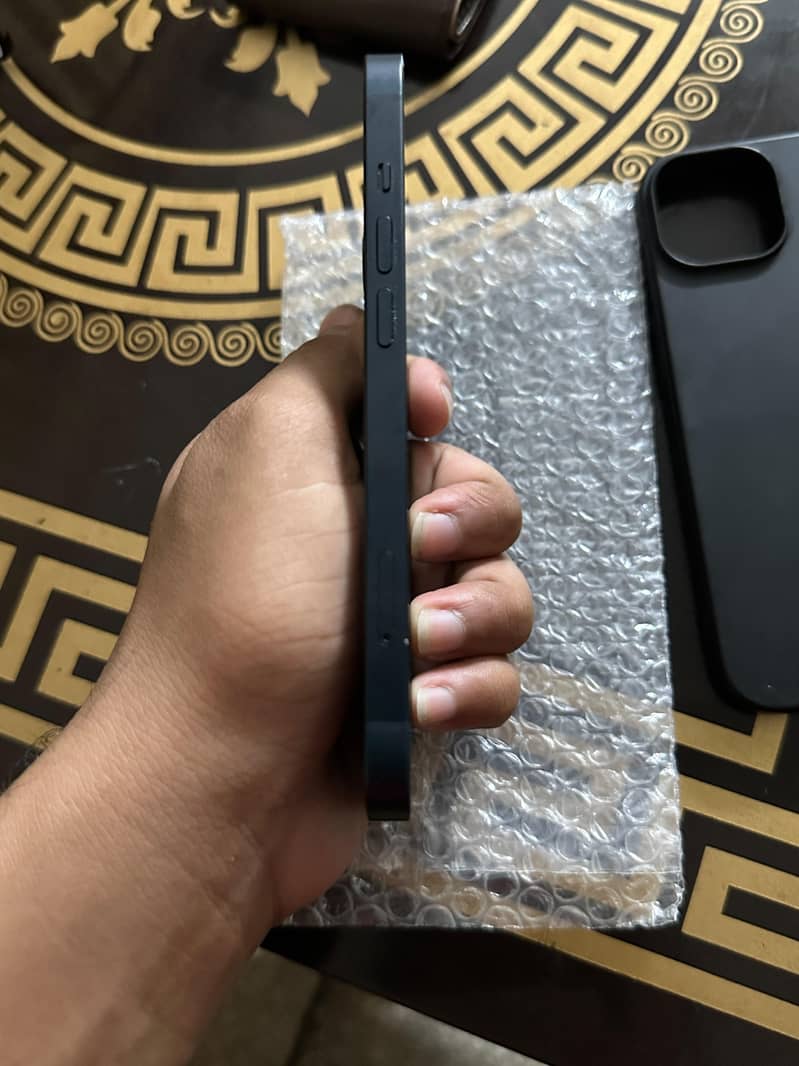 Apple iPhone 13 1