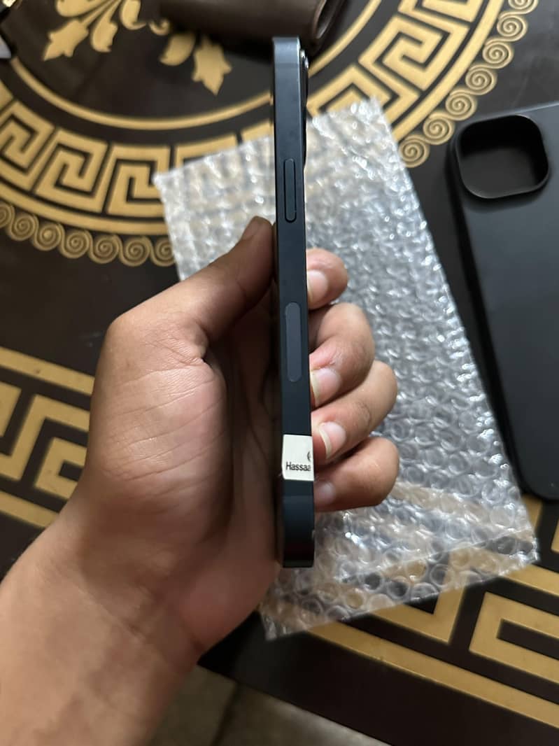 Apple iPhone 13 2