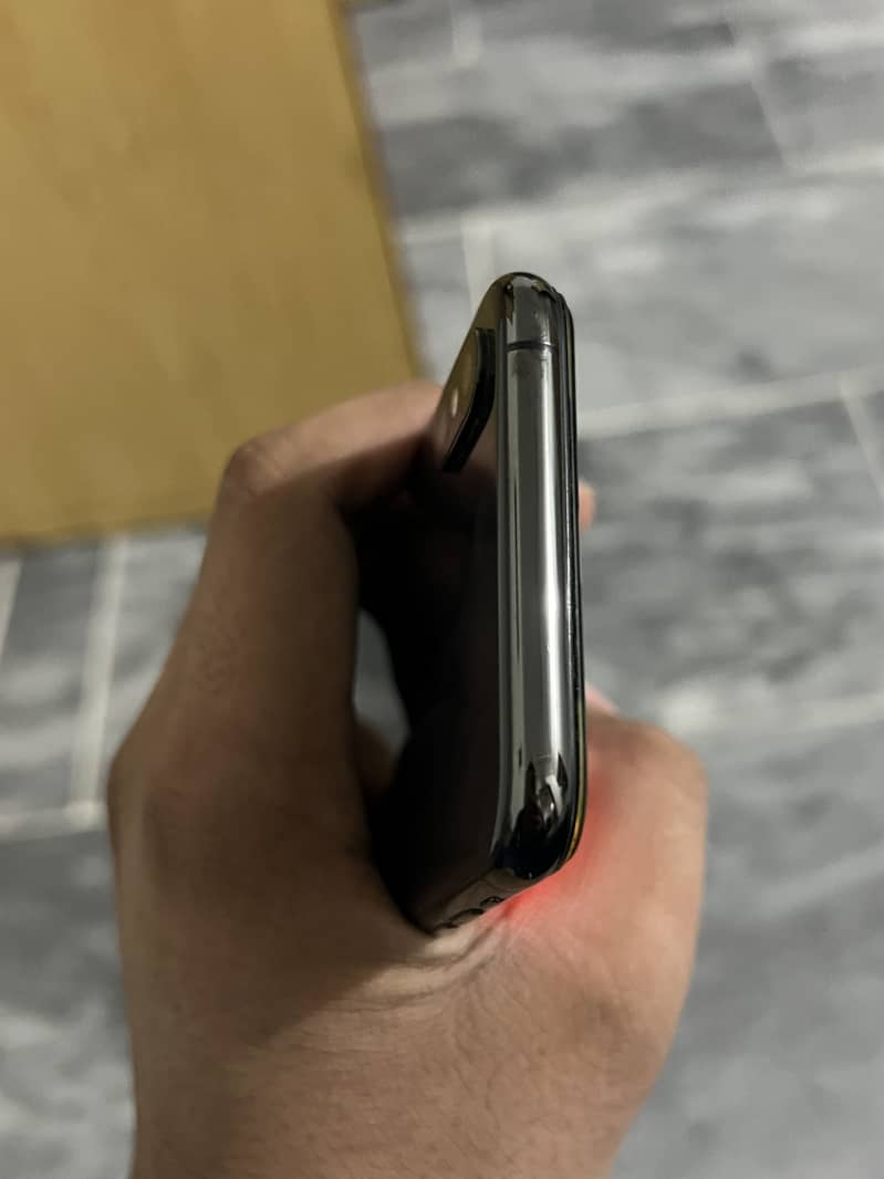 Apple iPhone XS 1