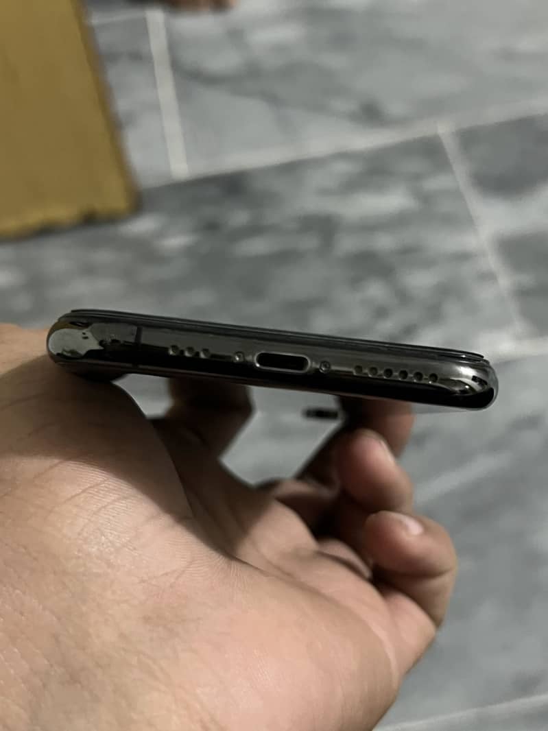 Apple iPhone XS 3