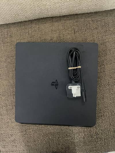PS4 Slim 500GB UK Model – Original, Non-Jailbroken – Rs 45,000