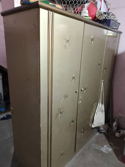 3 Door Wooden Wardrobe الماری