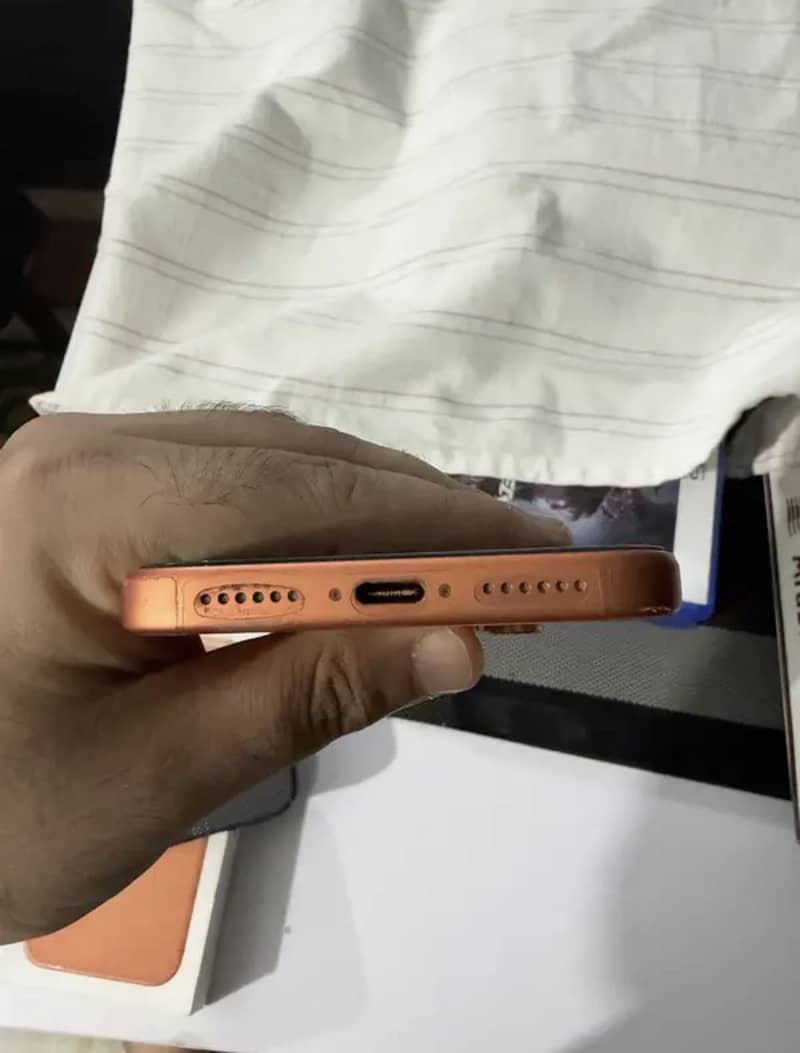 Apple iPhone 17 Pro Max 4