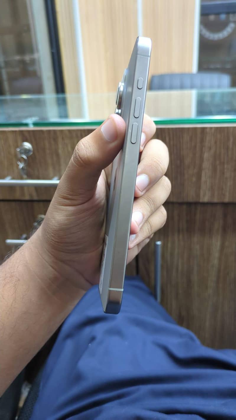 Apple iPhone 15 Pro Max 0