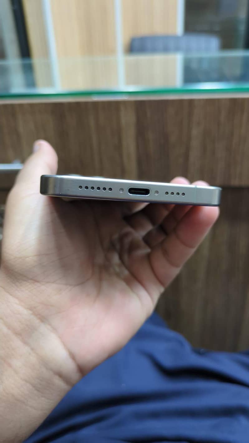 Apple iPhone 15 Pro Max 1